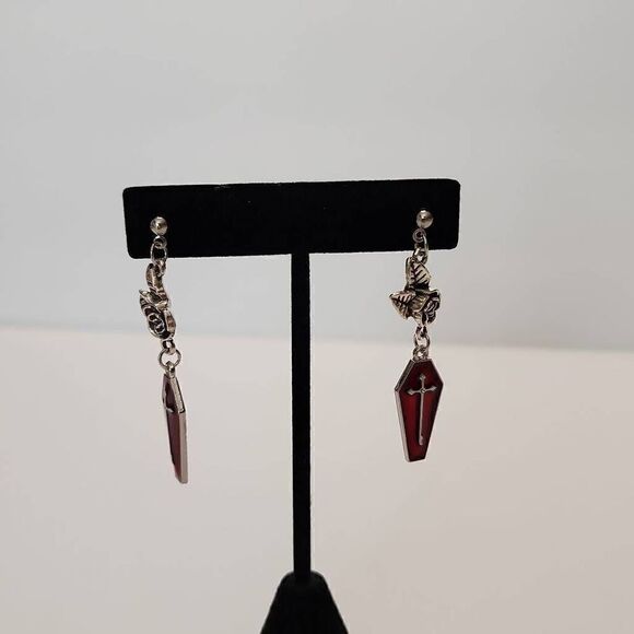 NWT Earrings with Coffin and Roses in Silver Tone - Picture 1 of 4